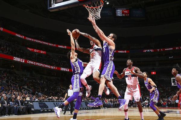 选择在伯纳乌领德国骑士十字勋章，克罗斯：皇马一直是我的家（将领奖地点定在伯纳乌，克罗斯获颁德国骑士十字勋章：皇马一直是我的家）