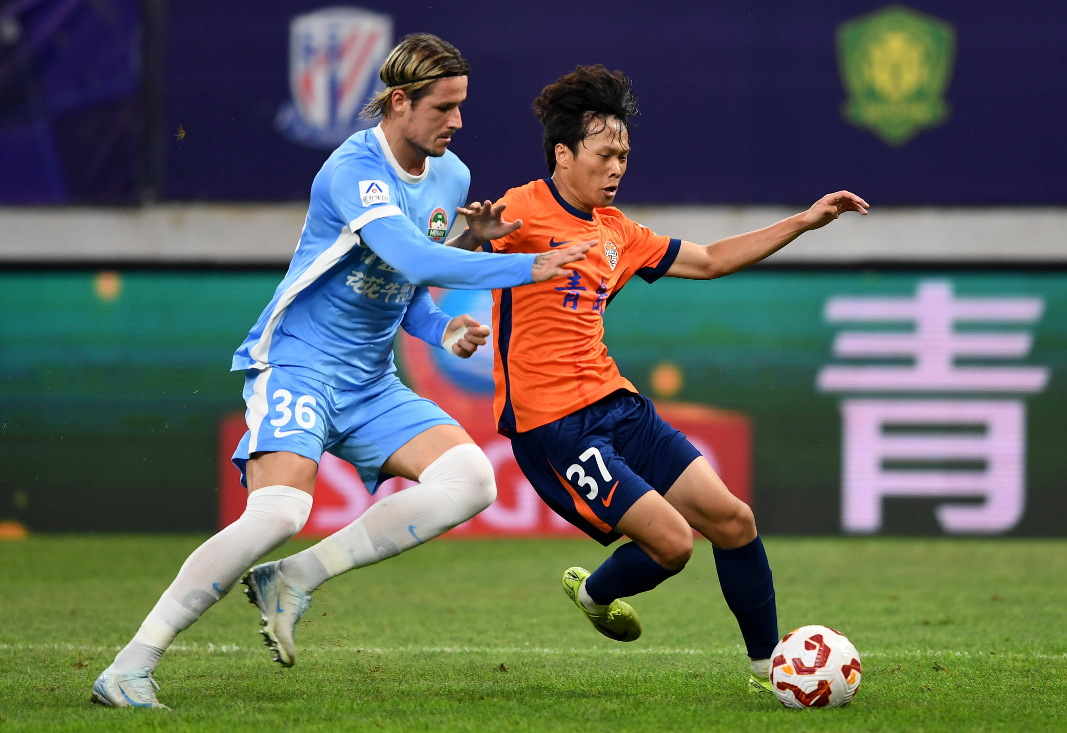 世亚预战报：伊拉克2-1补时绝杀阿联酋，总比分3-2晋级（世亚预快报：伊拉克补时2-1击败阿联酋，累计3-2强势晋级）