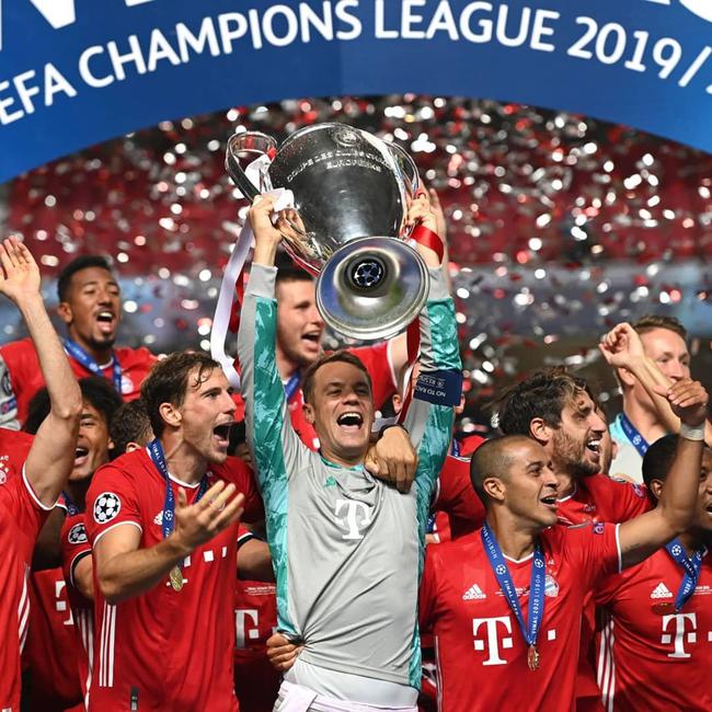 足球报：李新翔脚踝韧带轻伤伤停2周，加布里埃尔还无法合练（足球报：李新翔脚踝韧带轻微受伤将缺阵两周，加布里埃尔仍无法参与合练）