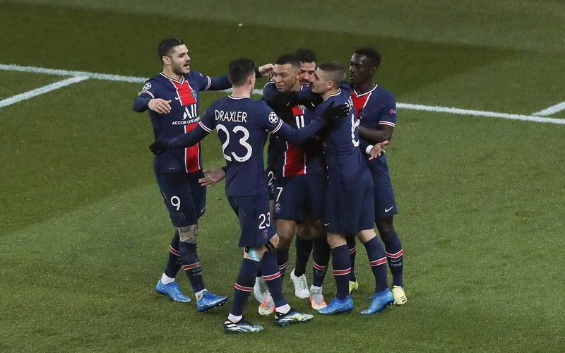 独行侠新太子？赛后众多球迷等待弗拉格签名合影（独行侠未来门面？赛后球迷蜂拥等弗拉格签名合影）