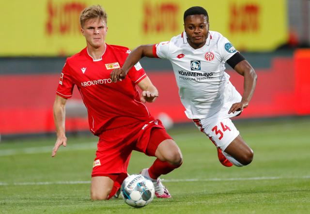 亚精英赛战报：穆希卡戴帽+补时2球，萨德4-2迪拜国民（亚精英赛：穆希卡帽子戏法补时双响，萨德4-2击退迪拜国民）