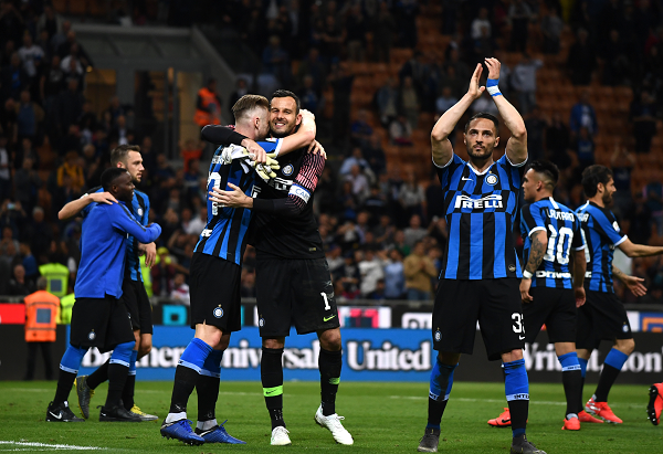 连续3场欧冠进球，17岁小将卡尔当选拜仁3-1葡体全场最佳（欧冠三连斩！17岁卡尔当选拜仁3-1葡体全场最佳）