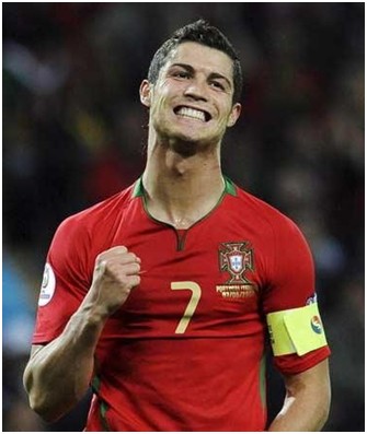 半场战报：西班牙人0-1比利亚雷亚尔，赫拉德-莫雷诺建功（半场：比利亚雷亚尔1-0领先西班牙人，赫拉德-莫雷诺破门）