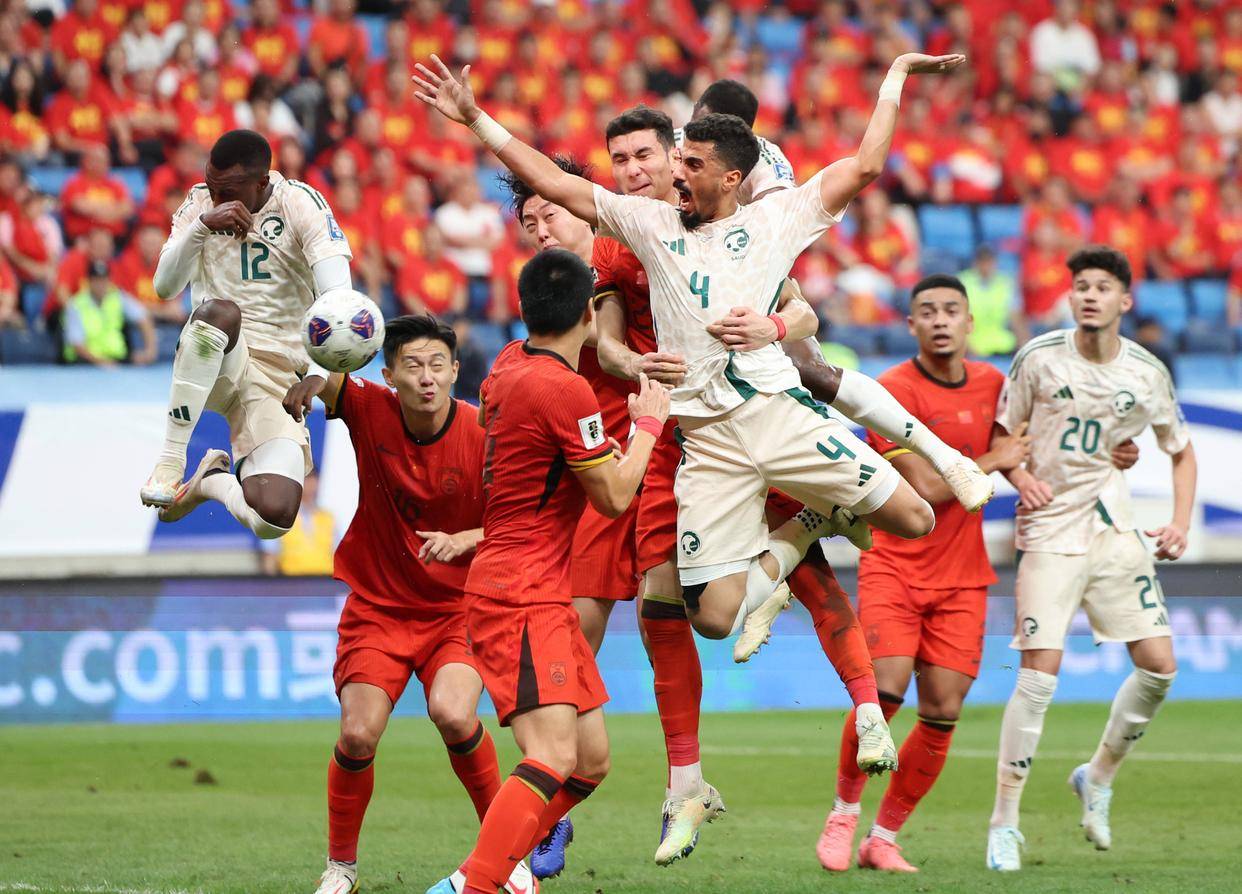 核心球员复出 带队重回胜轨（当家球星回归 率队重返胜轨）