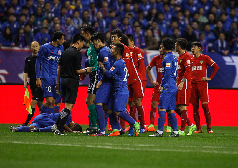 新疆95-96深圳遭3坏消息！外援配置糟糕，外线防守拉胯，欠缺领袖