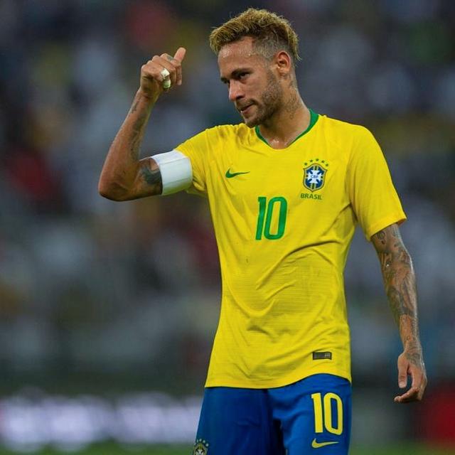 U22国足力克韩国U22，球迷在球员谢场时高喊“雄起”