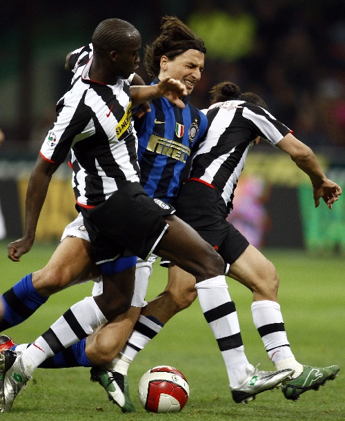 英超：阿森纳客场3-1击败诺维尔（英超战报：阿森纳客场3-1力克诺维尔）