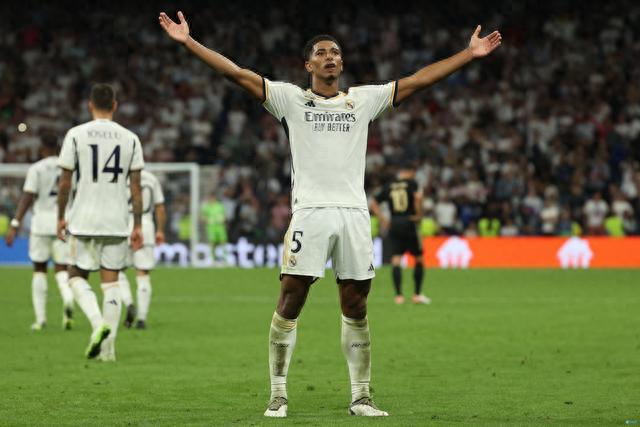 球星赛后发文鼓励全队：继续战斗（赛后球星发文为球队打气：奋战到底）