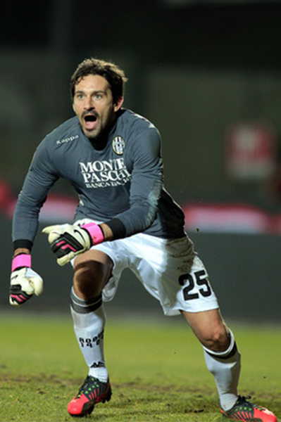 斯基拉：国米派球探考察卡利亚里20岁的右翼卫帕莱斯特拉（斯基拉报道：国米派球探赴卡利亚里考察20岁右翼卫帕莱斯特拉）