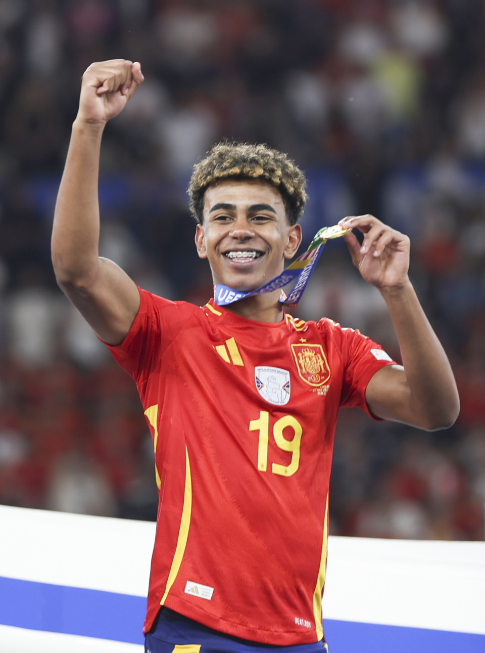 曼城主帅瓜迪奥拉盛赞哈兰德：10球成就“疯狂”