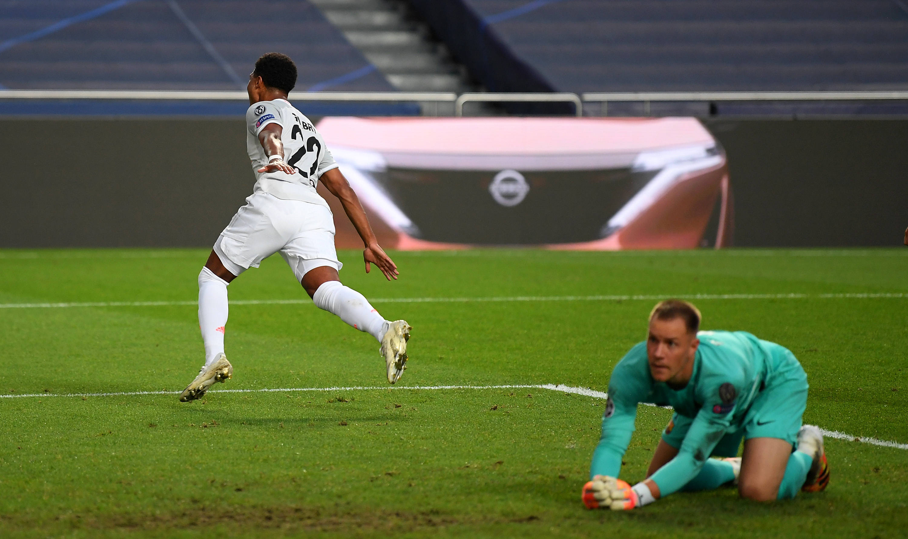 NBA历史上最强的30号巨星是库里，选择这个号码的巨星少