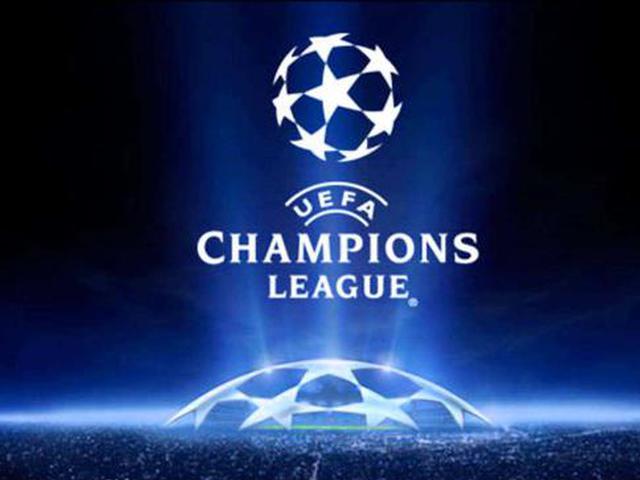 利物浦发角球期间 萨拉赫和亨德森聊了很久（利物浦角球时，萨拉赫与亨德森长时间交流）