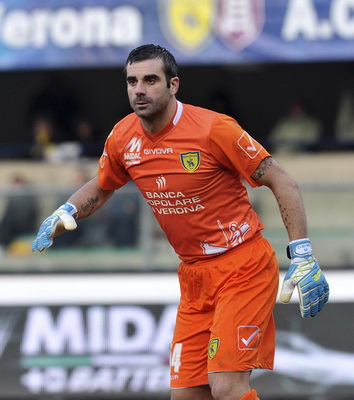 TA：斯通斯今夏不会离开曼城，胡桑诺夫计划留队（TA：斯通斯今夏将留守曼城，胡桑诺夫同样计划留队）