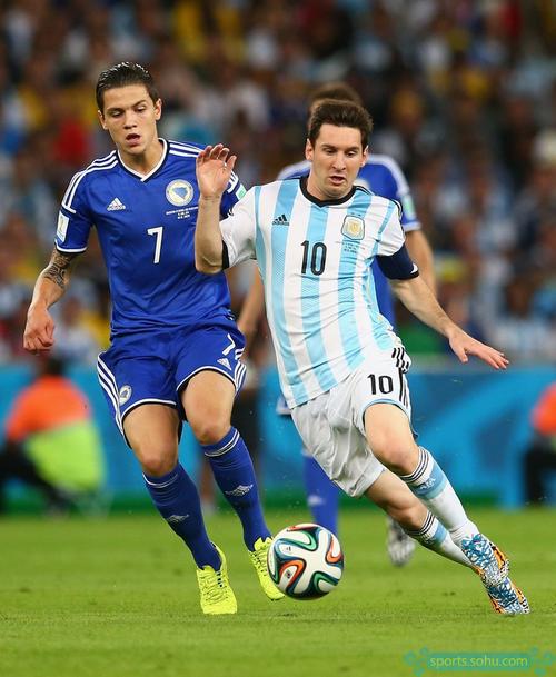 意媒：国米想签诺顿-库菲，如果报价合适+返租热那亚可能放人（意媒：国米有意引进诺顿-库菲，若价到位并回租，热那亚或同意放行）