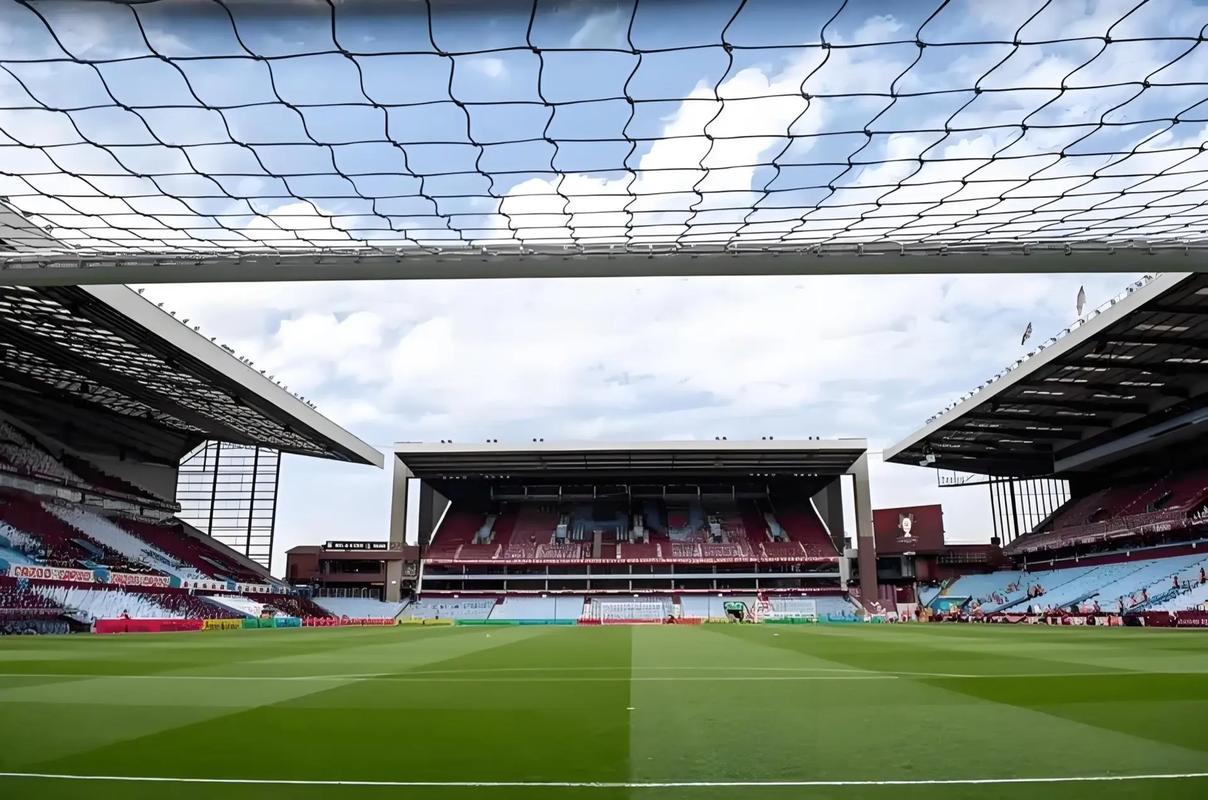 亨利：很多枪手球员都立志拿欧冠；难忘愤怒梅西训练过掉全队（亨利：阿森纳多名球员志在问鼎欧冠；回忆梅西怒火中训练一人过全队）