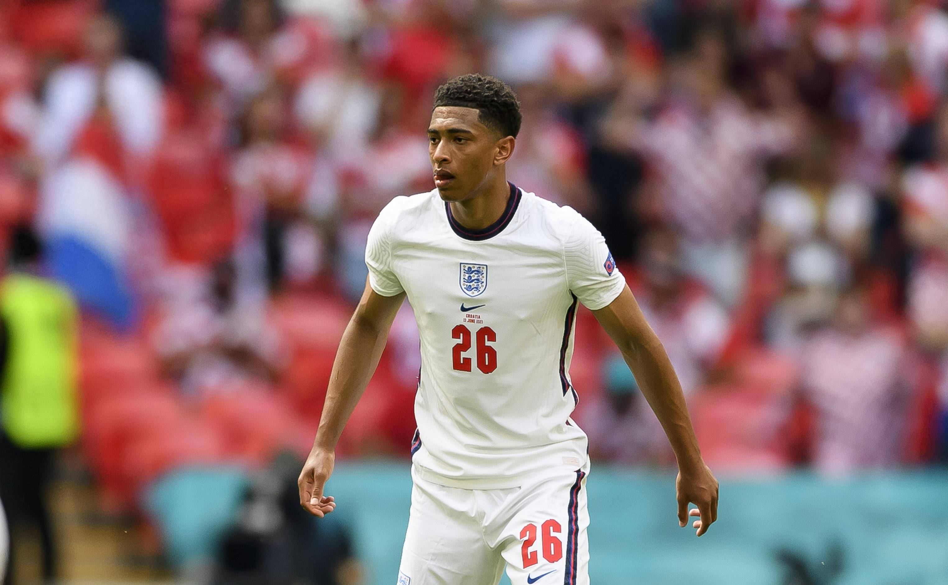 欧联4场不败！贝蒂斯2-0里昂 安东尼精彩挑射破门+近10场6球2助（欧联四战不败！贝蒂斯2-0击败里昂，安东尼挑射破门，近10场斩6球送2助）