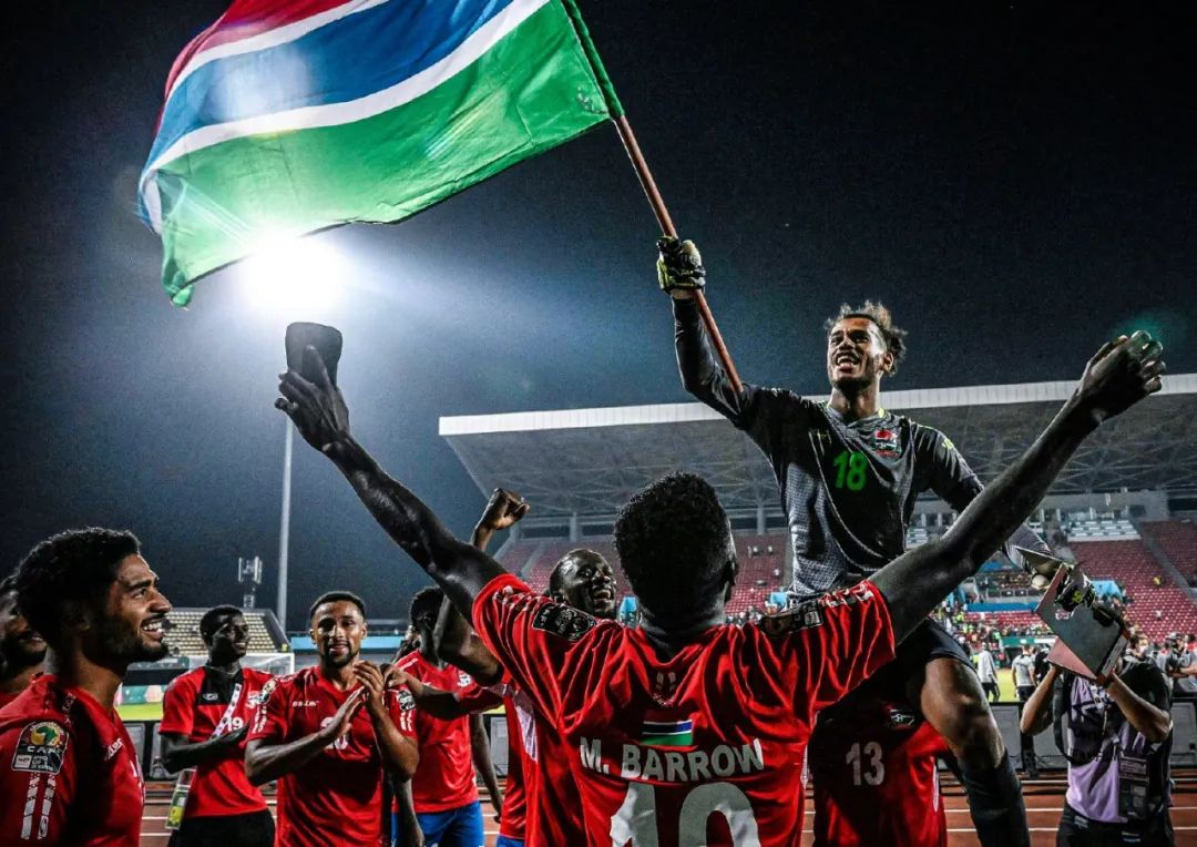 请不要在文艺演出中插播世界杯抽签（文艺演出请勿穿插世界杯抽签）