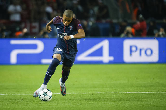 西甲战报：斯威德伯格梅开二度，九人皇马0-2塞尔塔（西甲赛况：斯威德伯格双响，九人皇马0-2不敌塞尔塔）