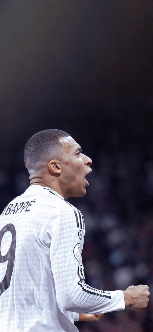 韦世豪：比赛尾声的点球太牵强，染红发为了在假期换个心情